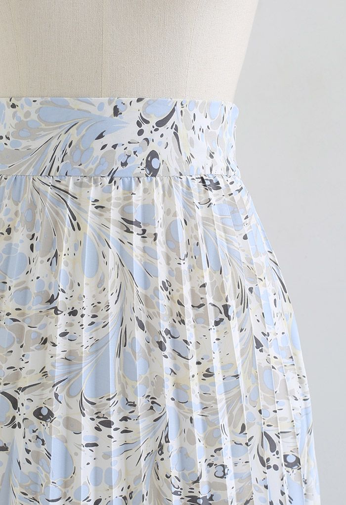 Falda plisada con estampado de burbujas y dobladillo asimétrico en azul