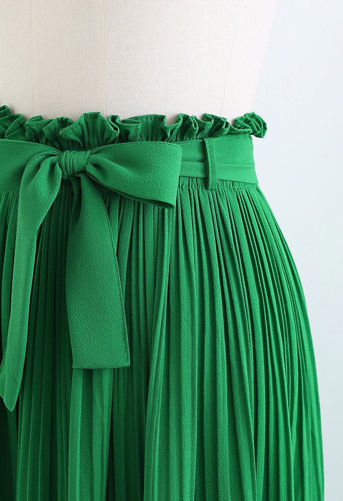 Pantalones de pernera ancha plisados con cintura anudada en verde