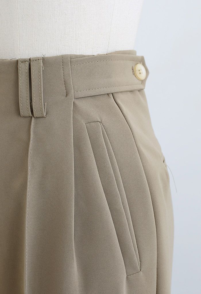 Pantalones rectos con cintura abotonada Sencillez en caqui