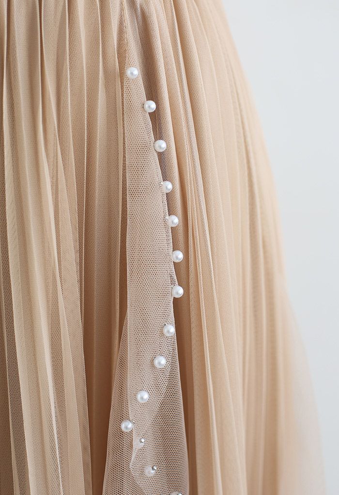 Falda de tul plisada con decoración de cuentas dispersas en tostado