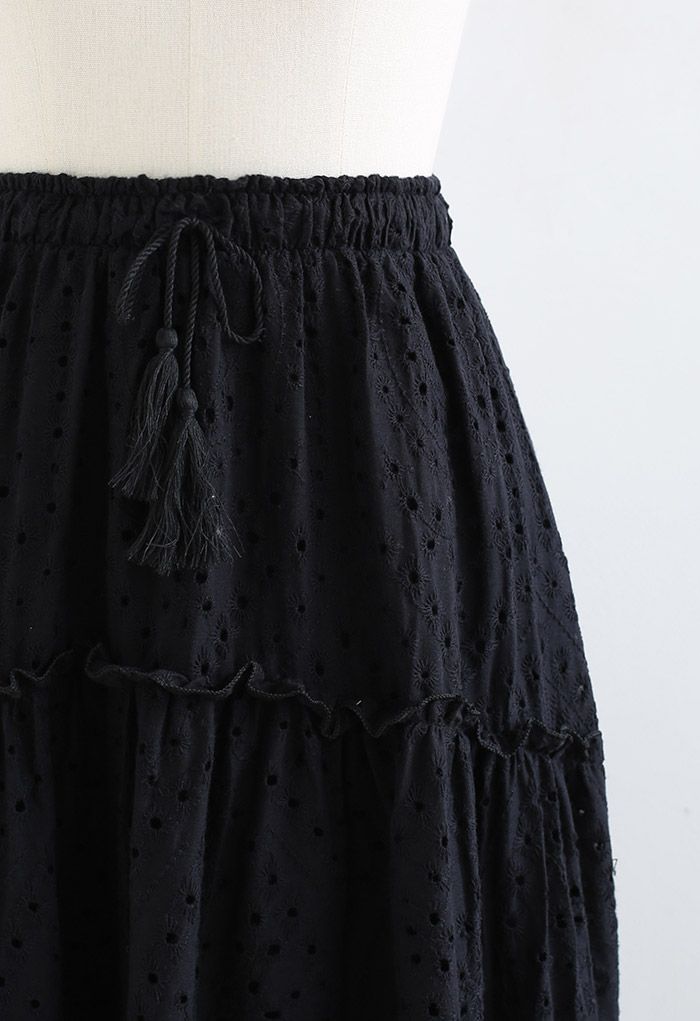 Falda midi de algodón bordado con volantes en negro