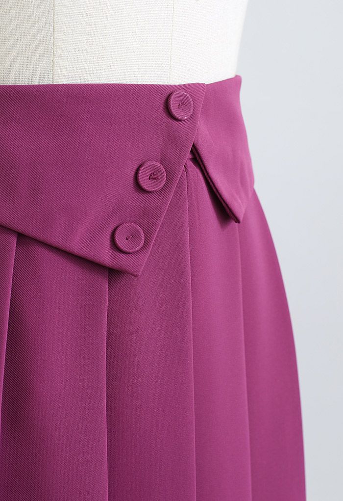Minifalda plisada con cintura doblada y botones en magenta