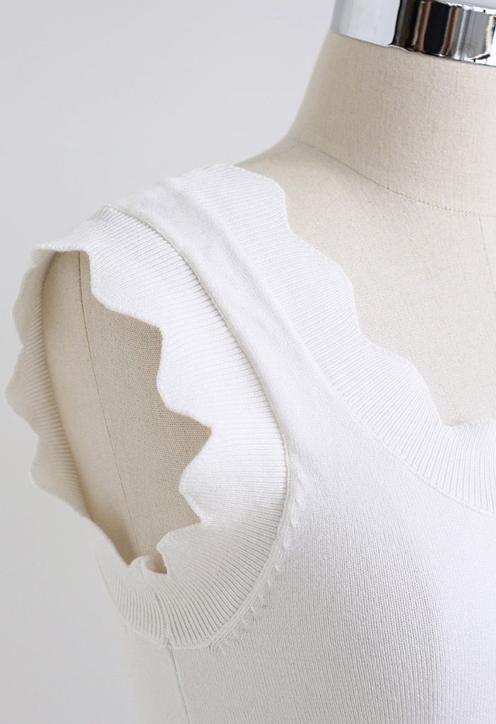 Camiseta sin mangas de punto con borde festoneado en blanco