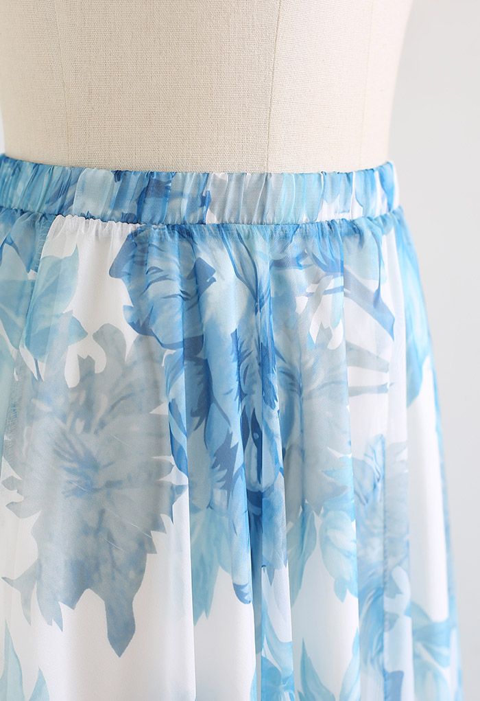 Falda larga de gasa con estampado de flores vibrantes en azul