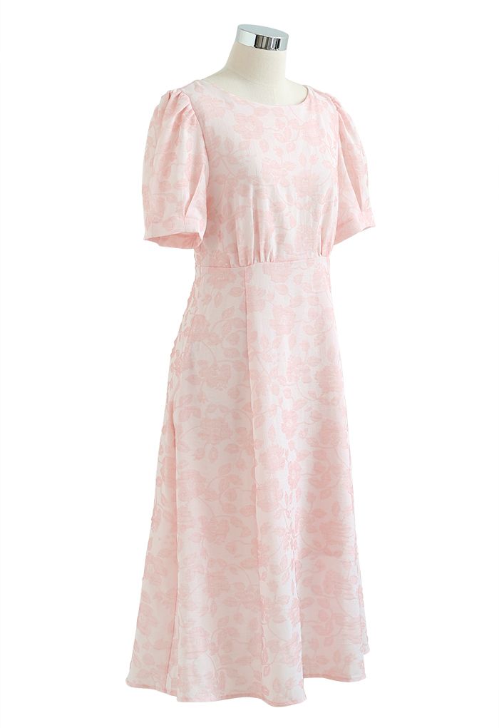 Vestido fruncido de jacquard floral con espalda recortada en rosa