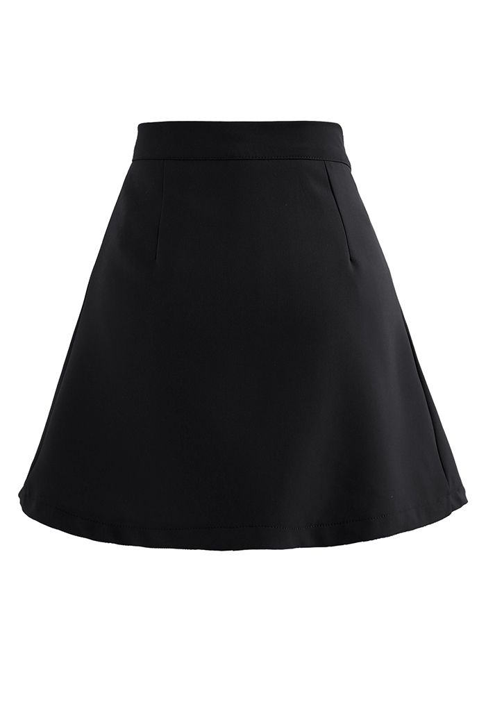 Minifalda plisada con botones de corazón pequeño en negro