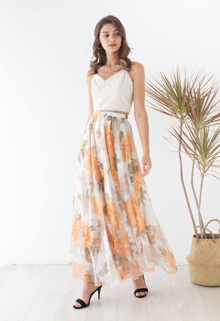 Falda larga de gasa con estampado de flores vibrantes en naranja