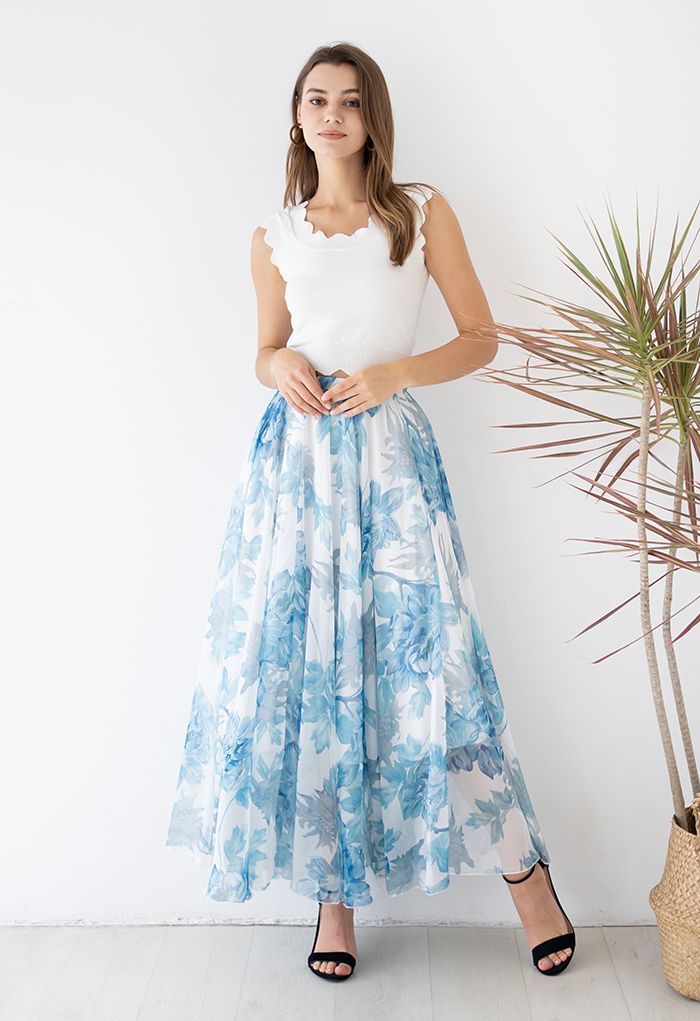 Falda larga de gasa con estampado de flores vibrantes en azul