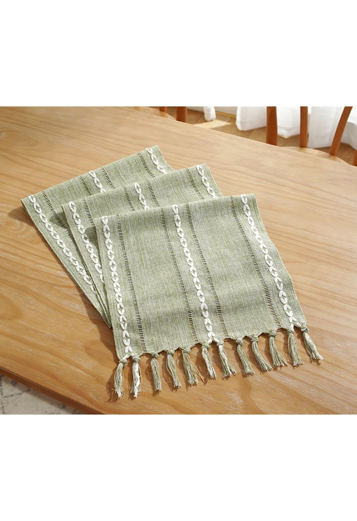 Camino de mesa con borde de borlas de tela de lino calado en verde