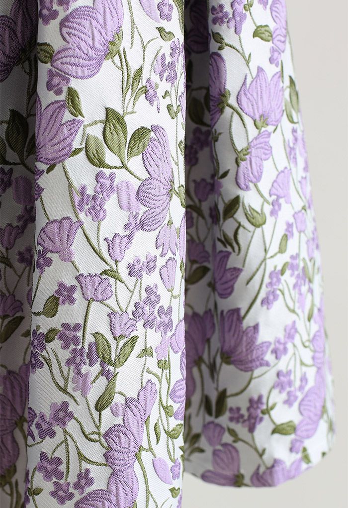 Impresionante minifalda plisada de jacquard de flores en violeta