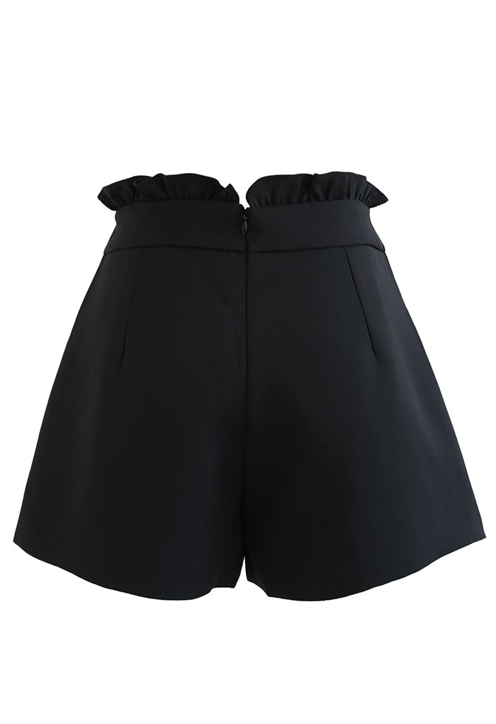 Falda pantalón con solapa y botones de perla con ribete de volantes en negro