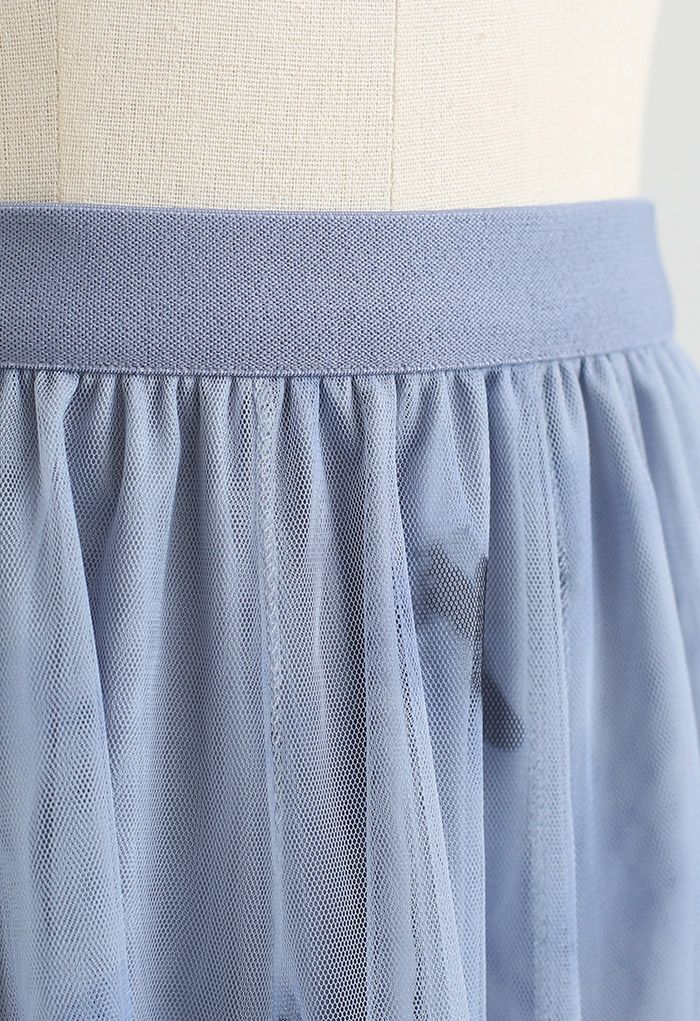 Falda midi de tul de malla con paneles Splash-Ink en azul polvoriento