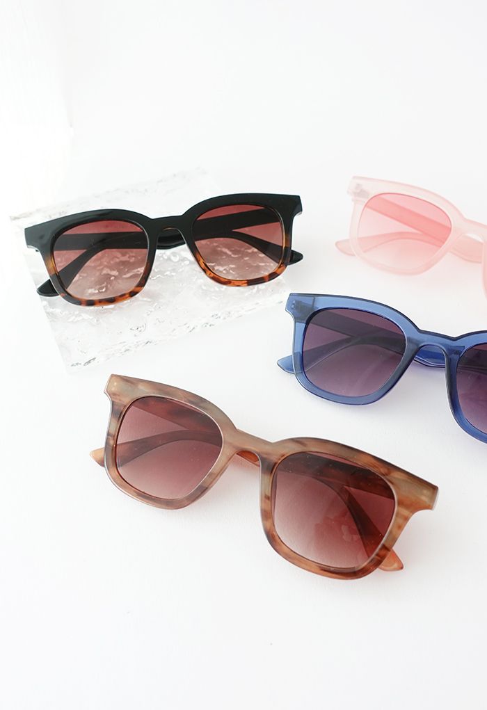 Gafas de sol rectangulares con borde ancho y lente degradada