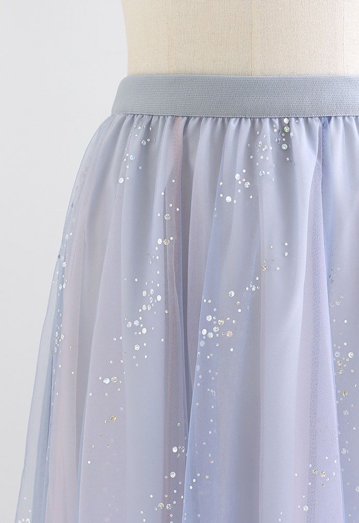 Falda larga de malla de varios colores con lentejuelas relucientes en azul