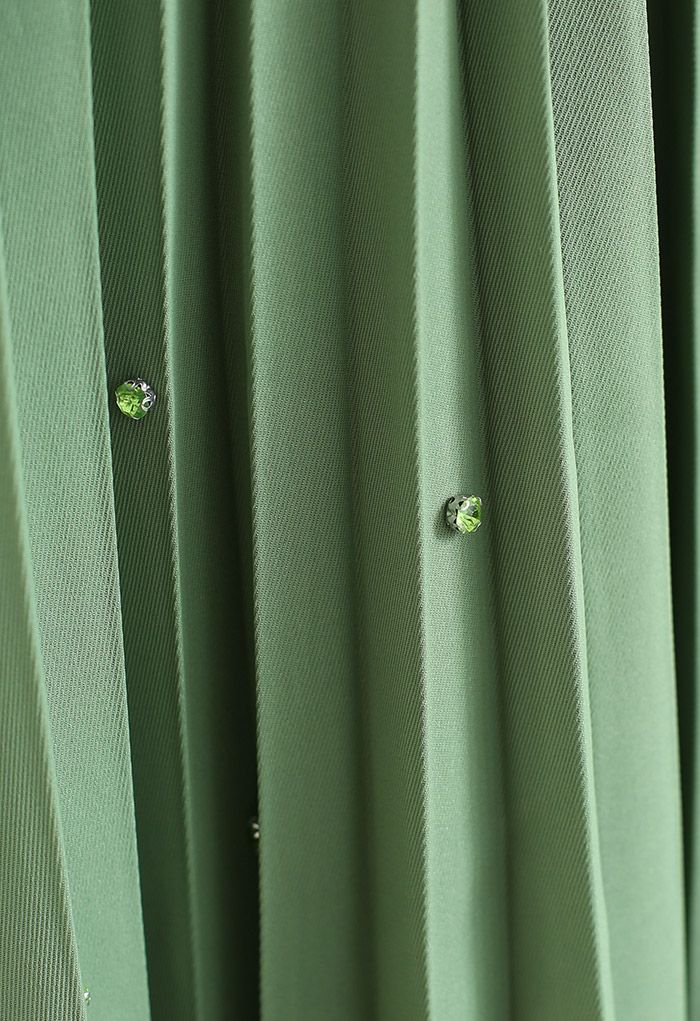 Falda midi plisada con gemas dispersas en verde