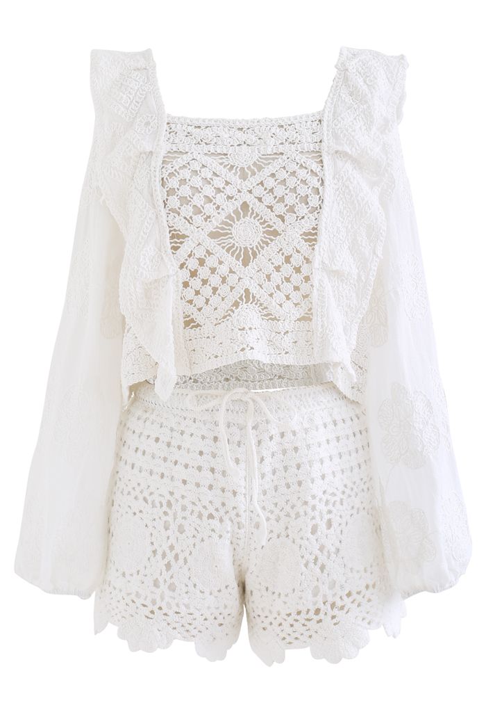 Conjunto de top y shorts de algodón de ganchillo con estampado floral calado en blanco