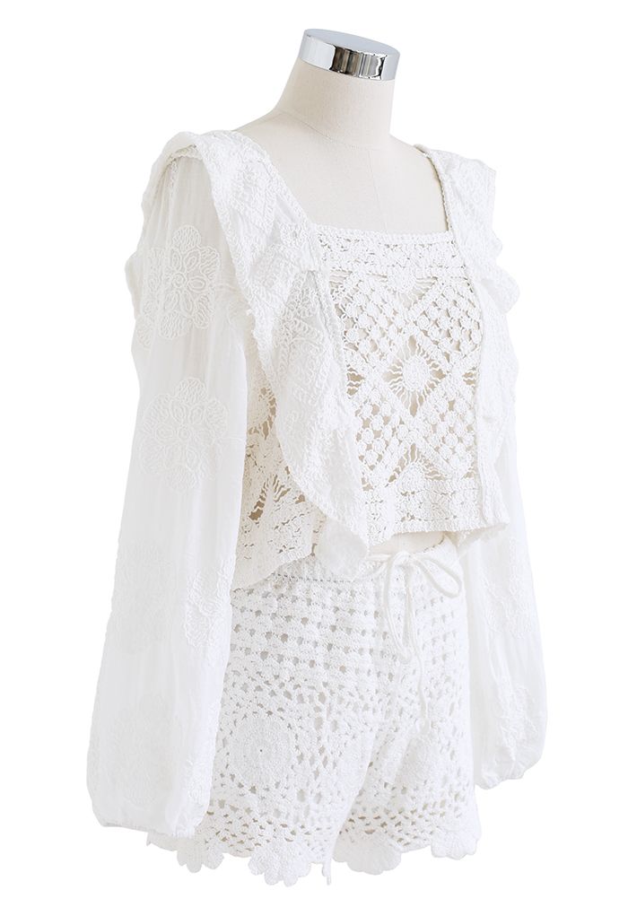 Conjunto de top y shorts de algodón de ganchillo con estampado floral calado en blanco