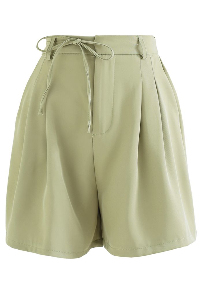Shorts con bolsillos laterales con cordón autoajustable en verde guisante