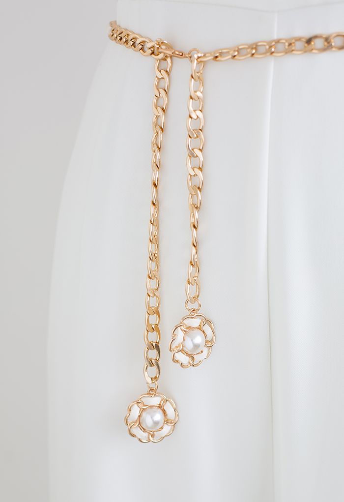 Cinturón con cadena dorada de piel sintética con perlas florales en marfil