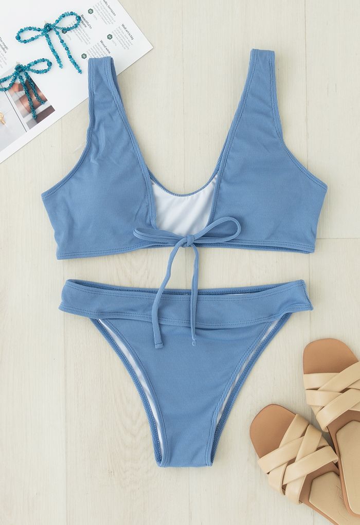 Conjunto de bikini con nudo anudado en azul sólido Simplicity