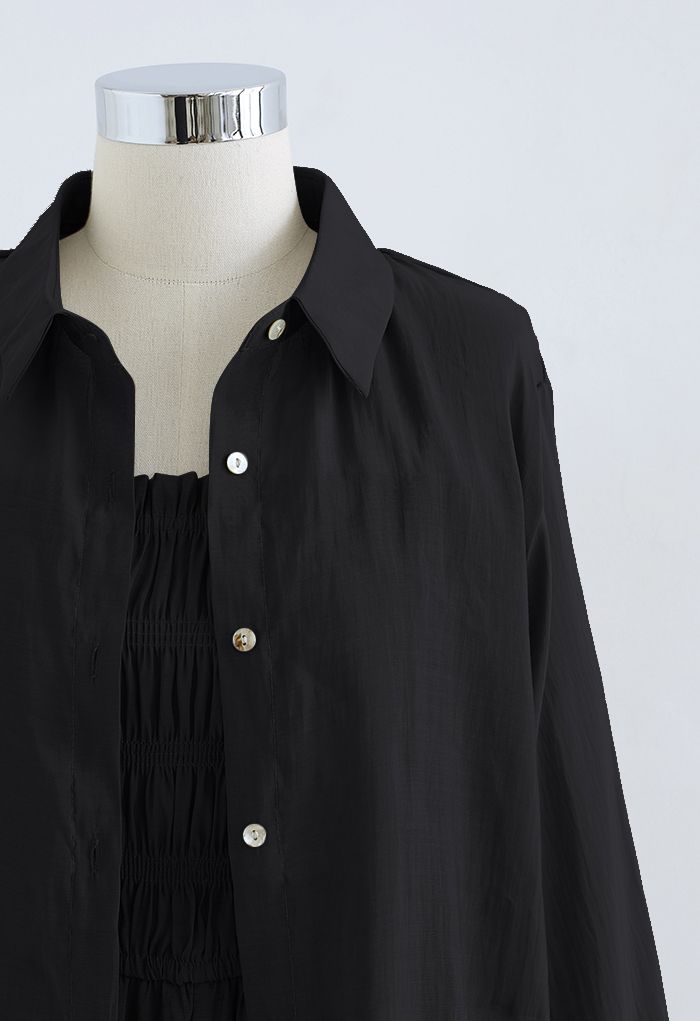 Conjunto de camisa y mono corto fruncido con cuello anudado en negro