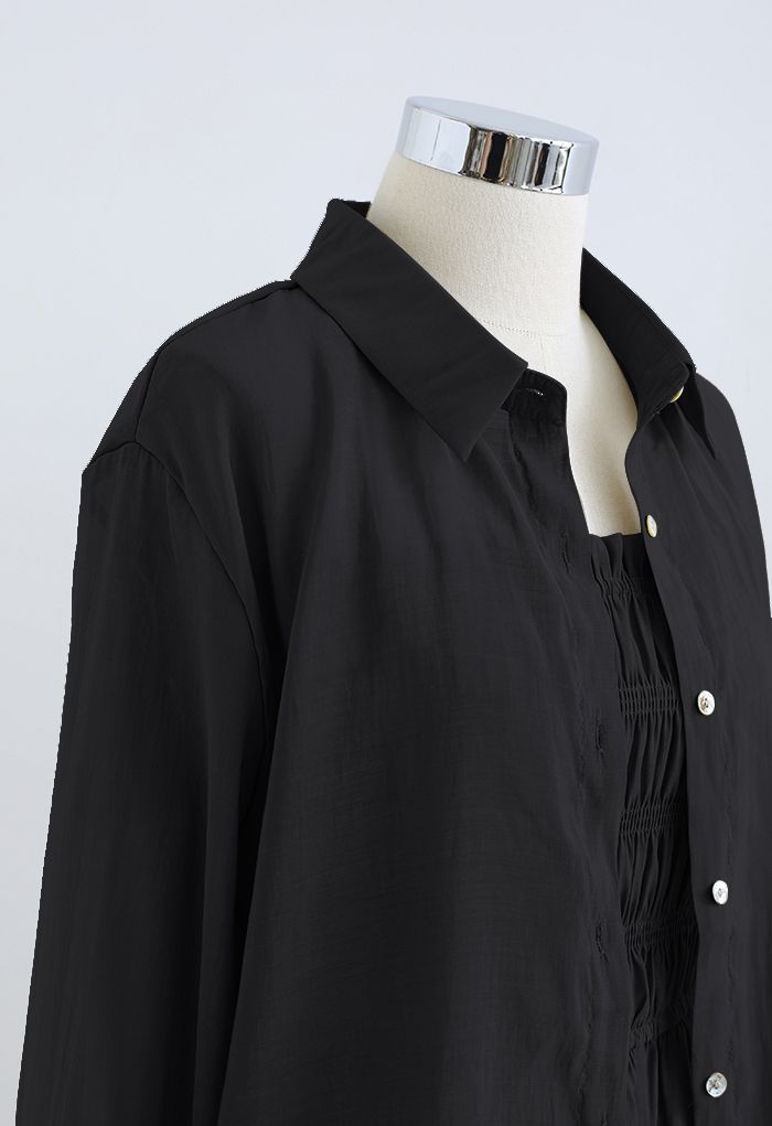 Conjunto de camisa y mono corto fruncido con cuello anudado en negro
