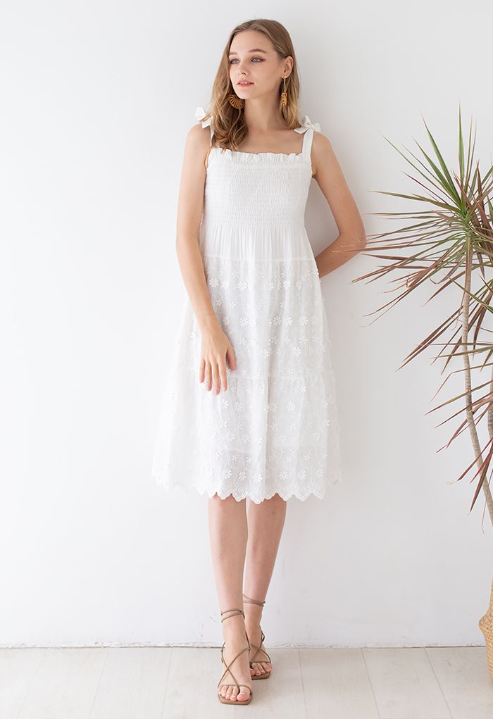 Vestido blanco con tirantes bordados 3D Floret