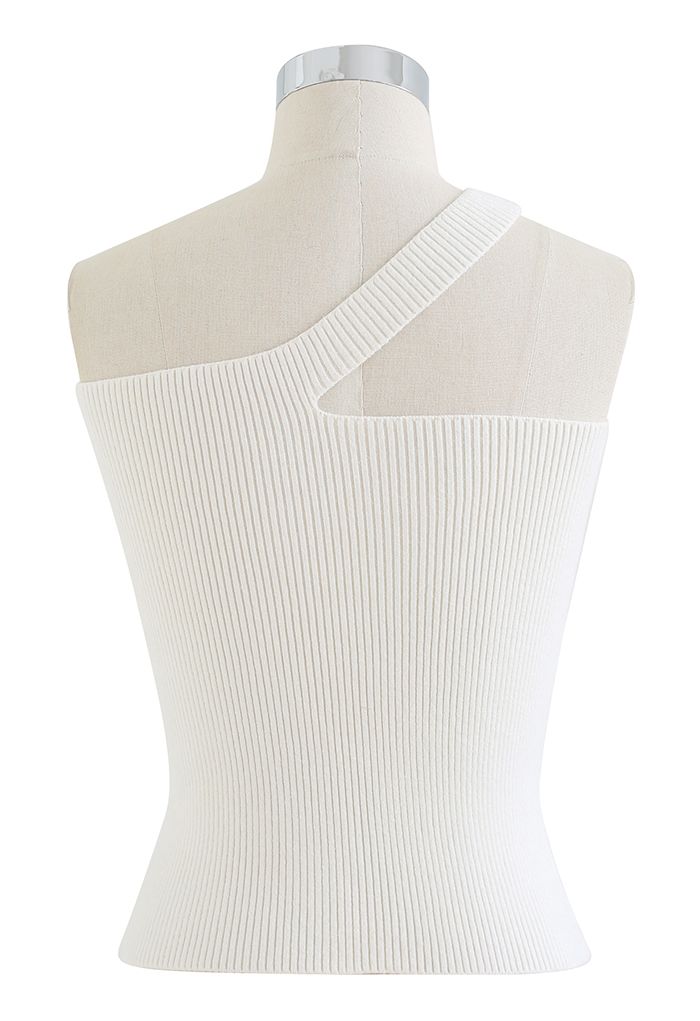 Camiseta sin mangas de punto corta con hombros oblicuos en blanco