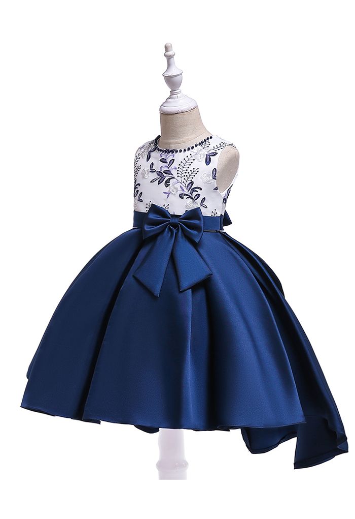 Vestido de princesa Hi-Lo con lazo de rama bordada en azul marino para niños