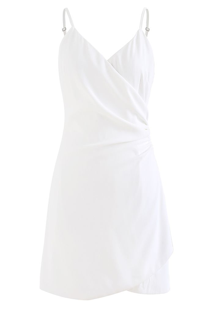 Vestido camisero asimétrico fruncido con busto cruzado en blanco