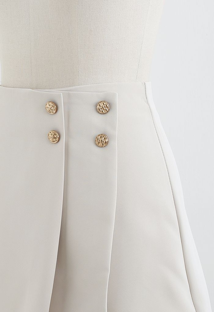 Falda pantalón con botones dorados y solapa marfil