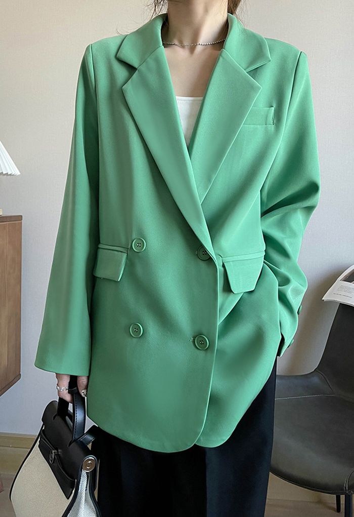 Blazer con doble botonadura y bolsillos con solapa en verde