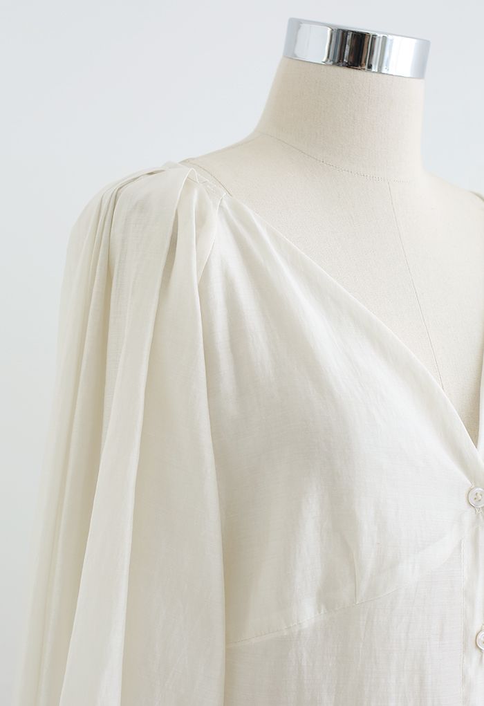 Camisa larga semitransparente con mangas abullonadas en marfil
