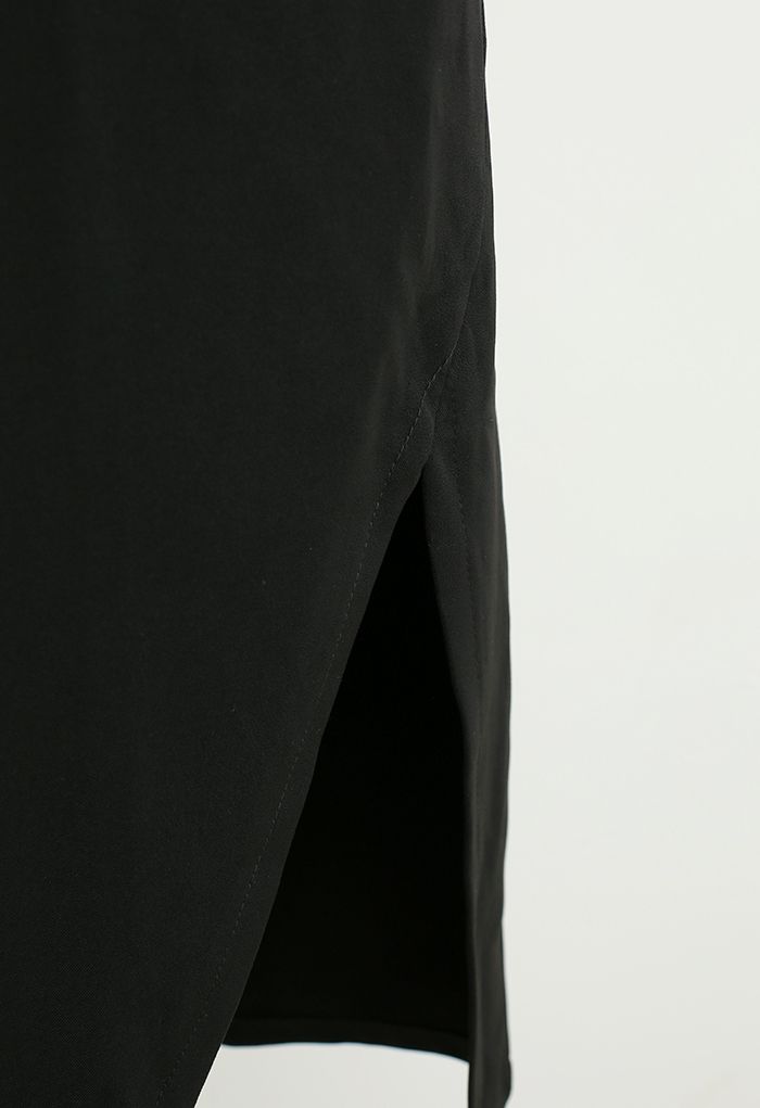 Falda lápiz asimétrica con abertura en el bajo en negro