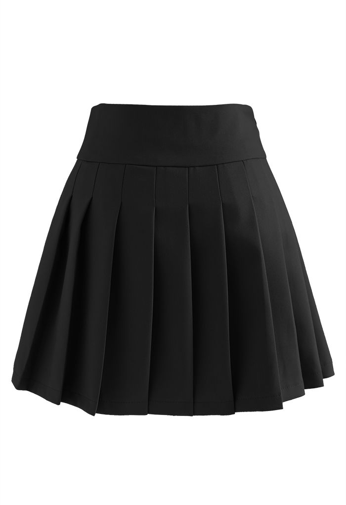 Minifalda plisada con botones en forma de corazón en negro