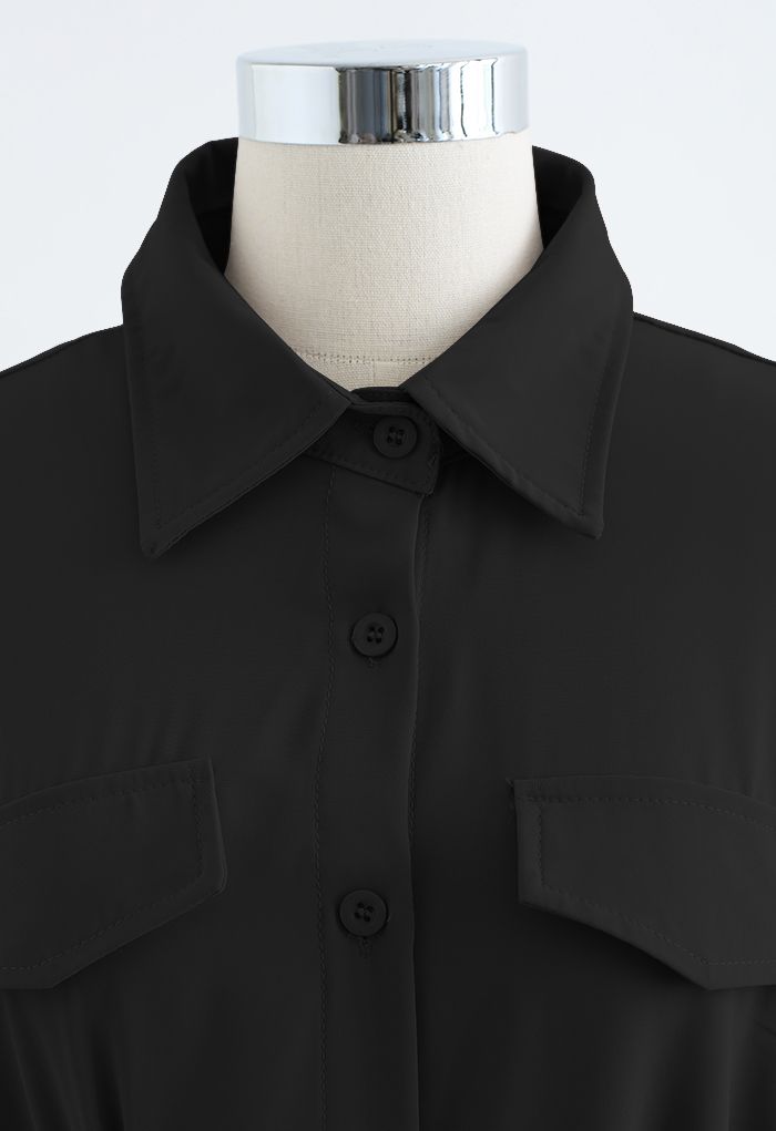 Camisa fluida holgada con cinturón de hebilla en negro