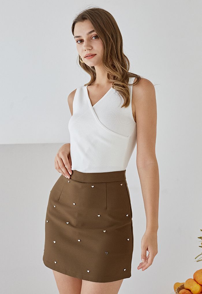 Minifalda Bud con adorno de corazón y tachuelas en marrón
