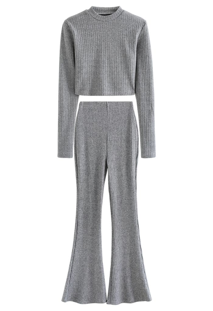 Conjunto de top corto suave y pantalones acampanados de moda en gris