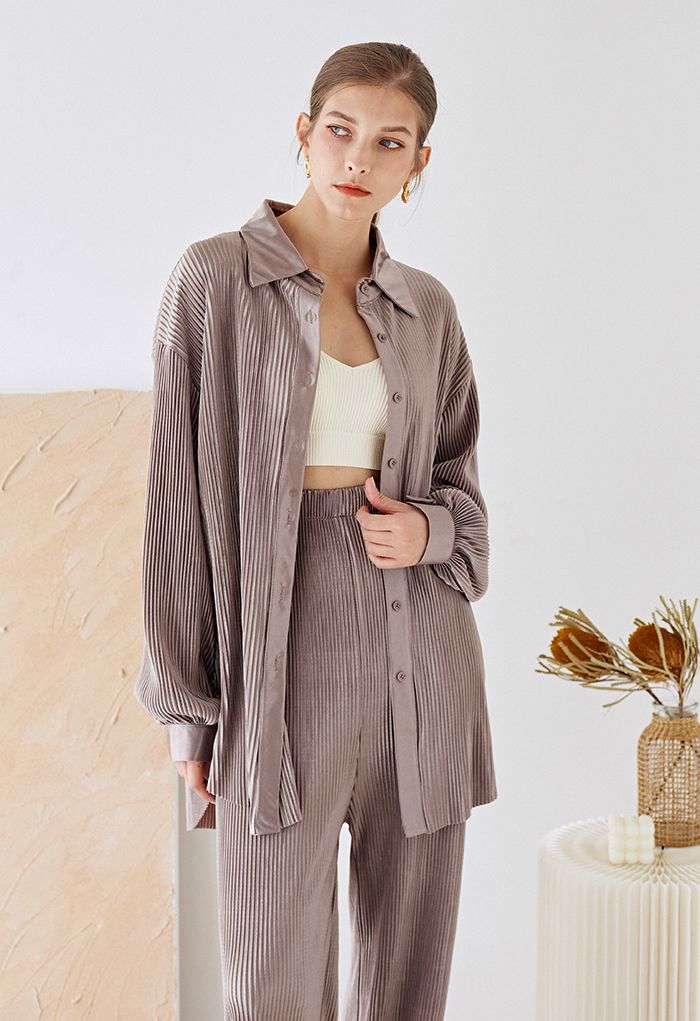 Conjunto de camisa y pantalón plisado con plisado completo en gris topo