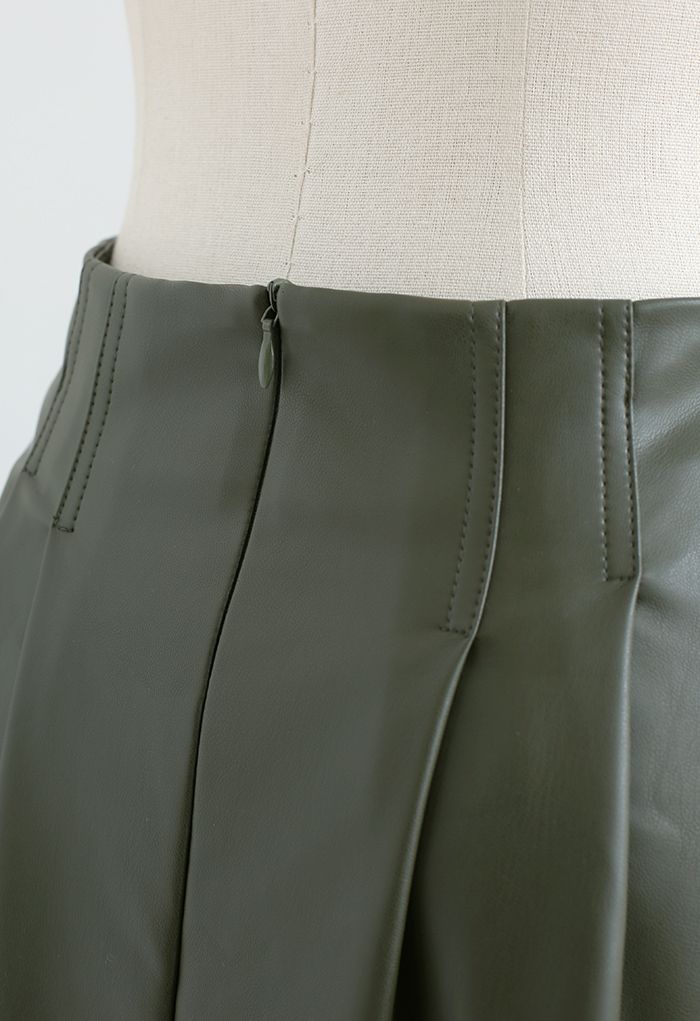 Falda midi de cuero sintético con abertura en el bajo en verde oscuro