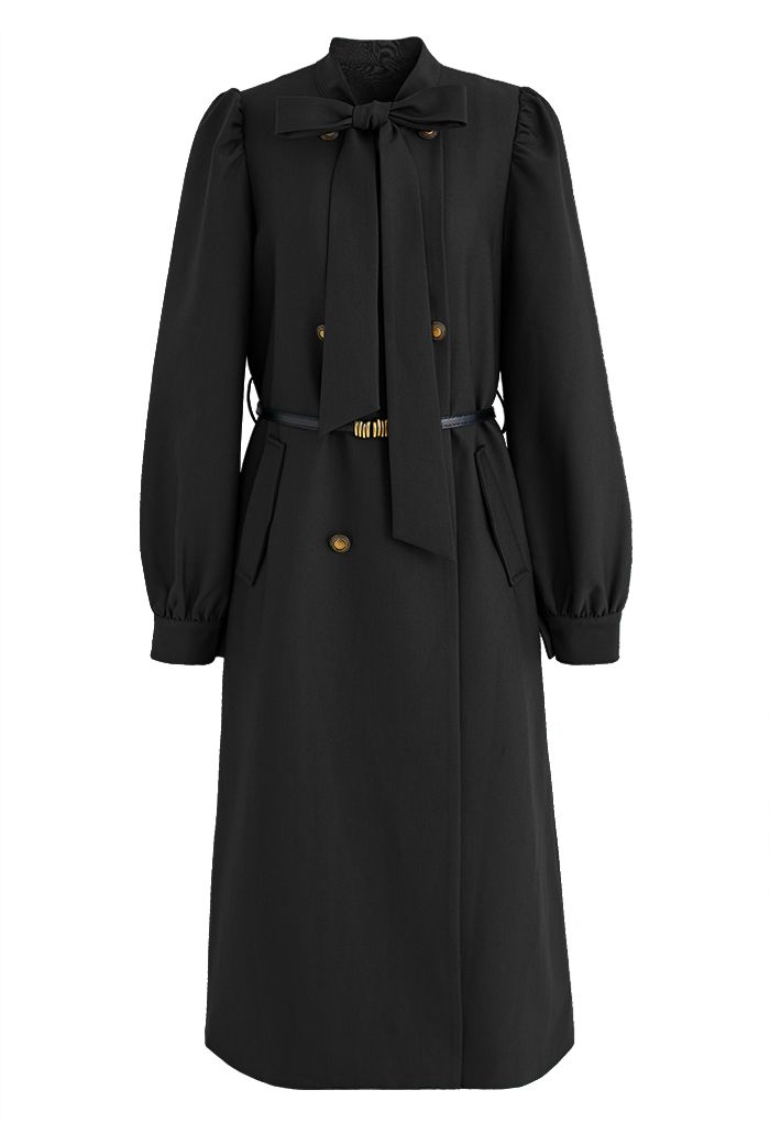 Exquisito abrigo con cinturón de doble botonadura y lazo en negro