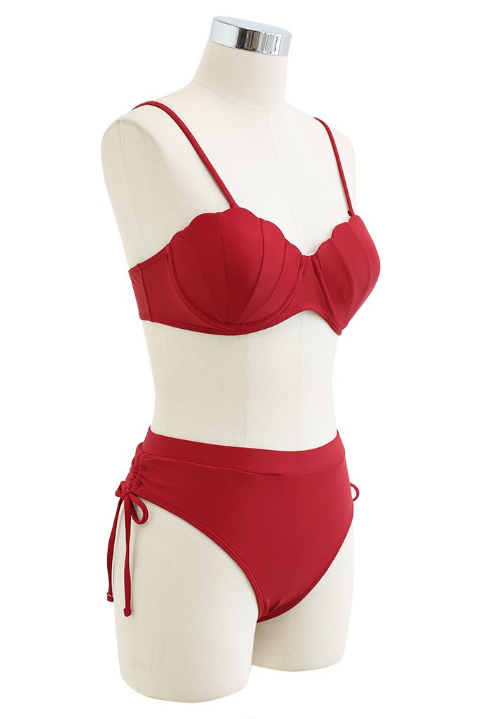 Conjunto de bikini en forma de concha marina en rojo