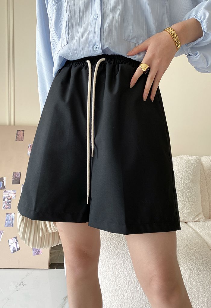 Shorts de pernera ancha con cordón en la cintura en negro
