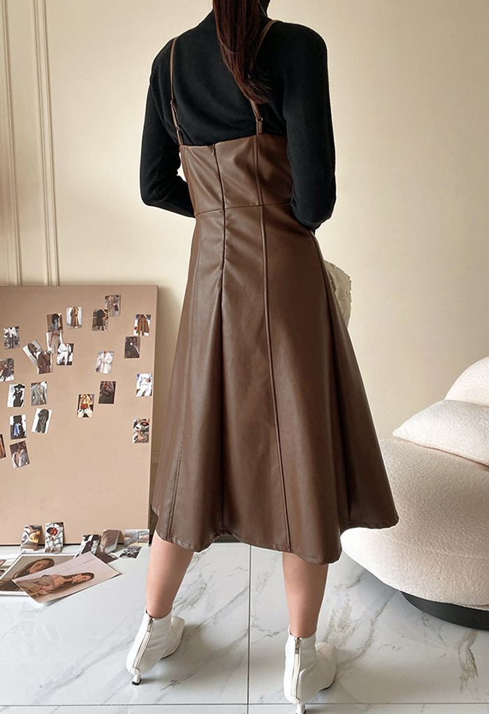 Vestido camisero con detalle de costuras de cuero PU en marrón