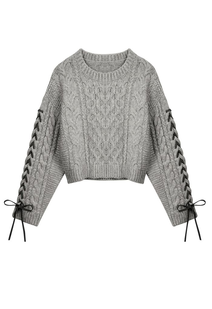 Suéter corto de punto trenzado con mangas con cordones en gris