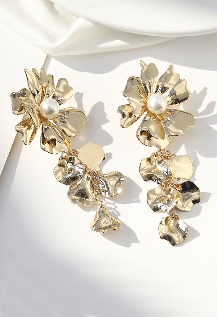 Aretes colgantes florales con perlas espléndidas