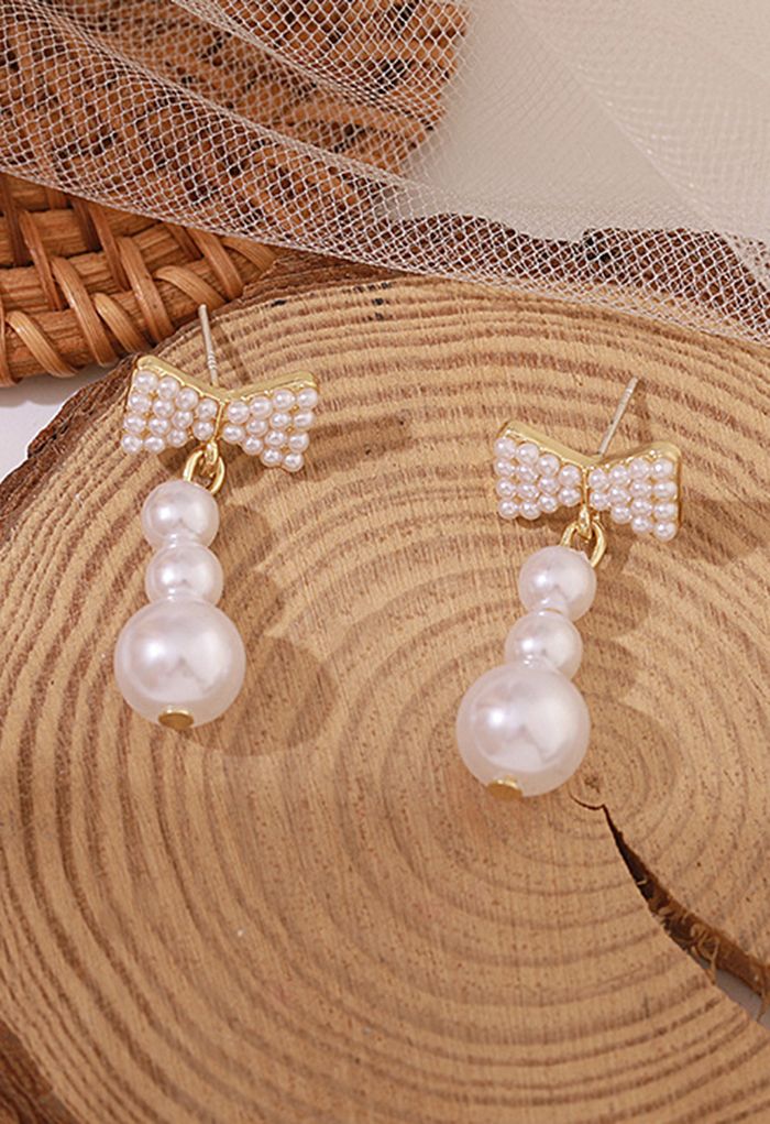 Aretes colgantes de perlas con forma de lazo