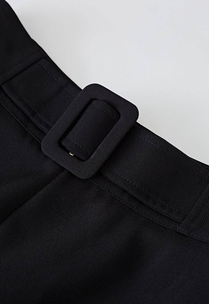 Falda a media pierna informal con cinturón falso en negro