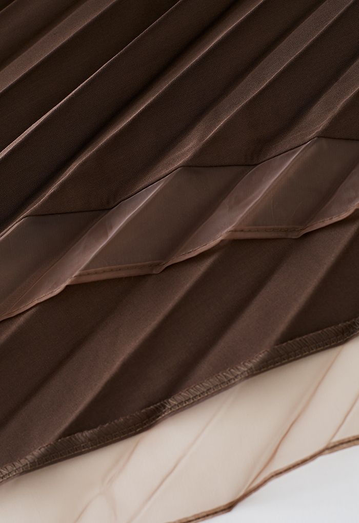 Falda midi plisada con paneles de organza asimétrica en marrón