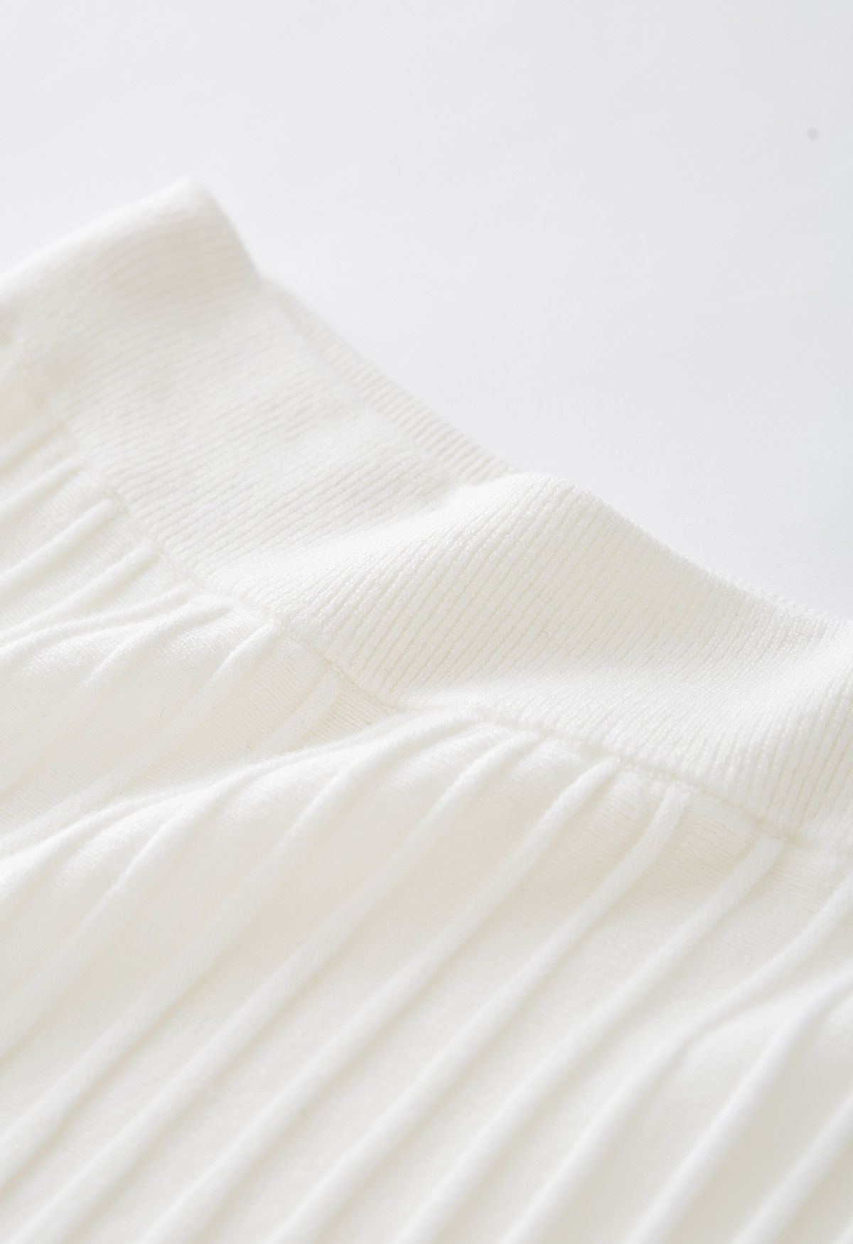 Falda larga de punto ultrasuave con dobladillo de lechuga en blanco